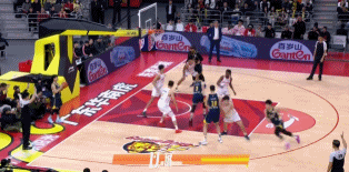 大心臟！薩林杰連續(xù)中投命中 幫助廣東取得4分領(lǐng)先