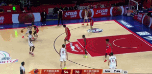 如出一轍！瓊斯接連下順送兩記勢大力沉的暴扣 浙江領先到28分！