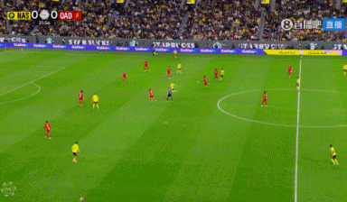 C羅禁區(qū)內(nèi)凌空抽射踢呲，隨后腳后跟射門被吹越位