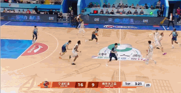 狀態(tài)不俗但罰球辣眼！辛普森半場9中5拿下14分1助4斷 罰球8中3