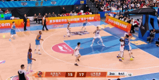 找到手感！斯佩爾曼連續(xù)中投+三分砍下10分 助北京咬住比分！