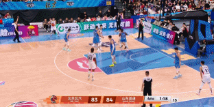 你這是在干嘛？于德豪突破被吹二次運(yùn)球違例后 分球出界再失誤！