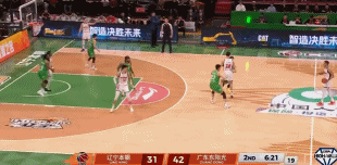 無(wú)敵了！奎因又是連中三分球打停遼寧 個(gè)人8中8砍20分