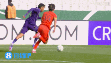 楊皓宇第13分鐘側(cè)后方鏟倒對(duì)手，吃到黃牌