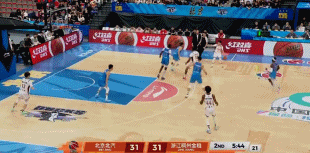  一飞冲天！张洪硕底线埋伏 接球起飞双手暴扣