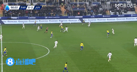 你搁这抢点呢？帕尔马球员传中，坎比亚索随意一踢打进自家大门