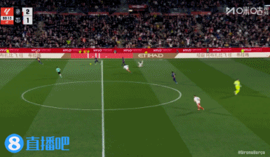 这动作！比赛尾声阶段亚马尔被对手双人放倒，罗卡飞铲吃直红下场