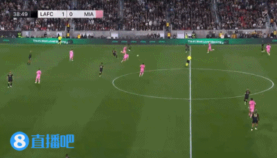 【梅西】梅西被激怒原因？梅西本场多次对抗后倒地，裁判未吹犯规(图4)