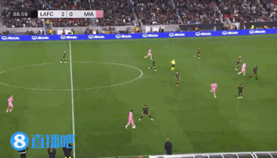 【梅西】梅西被激怒原因？梅西本场多次对抗后倒地，裁判未吹犯规(图1)