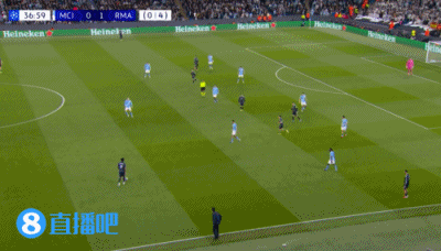  秀啊！迪亚斯禁区内1v2晃倒鲁本·迪亚斯，小角度射门被扑