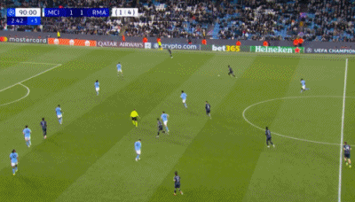  双杀！维尼修斯第93分钟再入一球实现双响，皇马2-1总比分5-1曼城