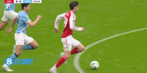 稳准狠！哈弗茨带球反击，胡桑诺夫狂奔半场回追精准放铲