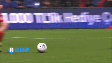  土耳其仍一球领先！居莱尔带球杀入禁区，随后的抽射被门将扑出