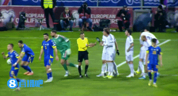 巴斯托尼染红后双方冲突，多纳鲁马拉得对手直转圈+顶牛