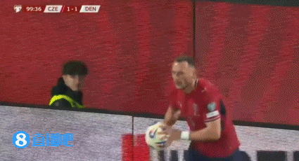 捷克加时赛再次领先！克雷伊奇混战破门，丹麦全队投诉未果