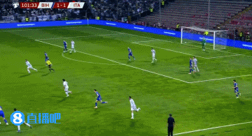 帕莱斯特拉禁区前倒地造黄牌，意大利抗议要红但裁判未改判
