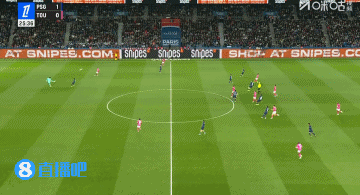  微妙！巴黎的俄罗斯门将出击冒顶送空门，乌克兰后卫铲球救险