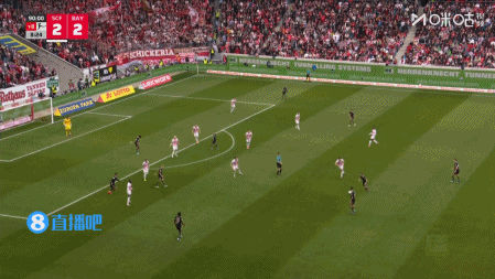 拜仁让二追三！卡尔补时第9分钟破门绝杀，激情脱衣庆祝！