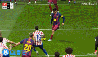  孔德后点抢点时与勒诺尔芒接触后倒地，示意被犯规，裁判没有判罚