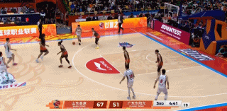 还没结束呢！奎因接徐杰&崔永熙长传制导 个人连砍7分再打停山东