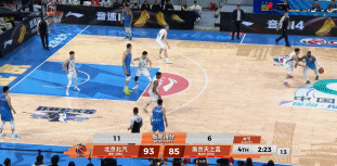  硬解真进！陈盈骏接锅球加长三分几乎压哨命中！北京领先11分！