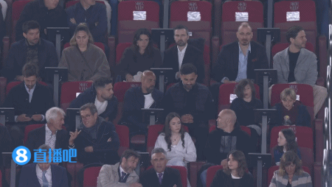  传奇压阵！伊涅斯塔、阿尔巴现身巴萨vs马竞诺坎普现场看球