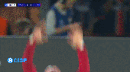  不满判罚！麦卡利斯特被帕乔踩到脚背，裁判没有表示