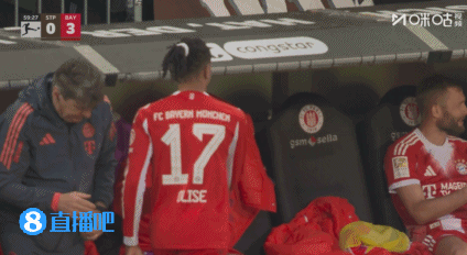  淡定！奥利塞下场时被圣保利球迷投掷杂物，朝看台竖大拇指回击