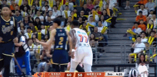 不愧是CBA利拉德！皮特森第三节连续轰进4记三分 率队抹平分差