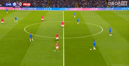  帕尔默禁区线上与海文接触倒地，裁判回听VAR后表示没有点球