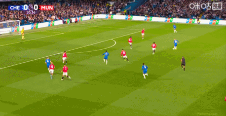  攻势很猛啊！埃斯特旺右路内切后兜射，皮球擦着立柱偏出