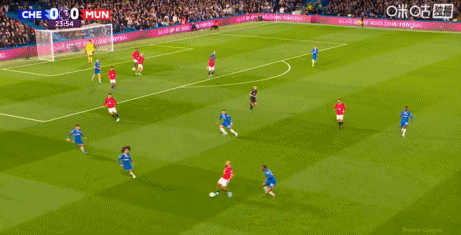  辣眼睛！姆伯莫下快攻横传，库尼亚停球过大浪费良机还吃到黄牌