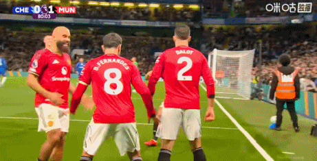  新奇庆祝动作！库尼亚破门与B费姆伯莫达洛特一起“冲浪”庆祝