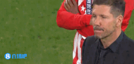  遗憾！西蒙尼看着皇社捧杯表情落寞，马竞球员戴着亚军奖牌离场