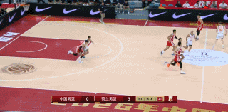 外线神准！朱俊龙开场连中两记三分球 包揽中国男篮前6分