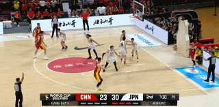 越挫越勇！贺希宁借掩护突破 底角急停中投终于命中止血！