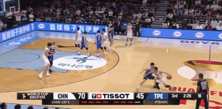 定点爆破！杨瀚森持球冲击高柏铠 造成后者第4次犯规
