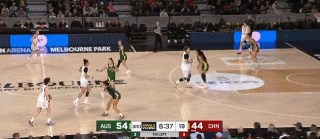 顶不住了！奥库索打成2+1 第三节中国女篮被对手打出11-2落后13分