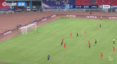 三镇1-0领先泰山！徐浩峰助攻龙威头球破门