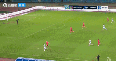 反客为主！阿奇姆彭助攻斯坦丘破门，英博客场1-0领先河南