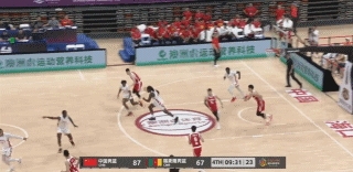 精准制导！庞峥麟长传穿越对手防线 胡金秋快下接球轻松反击得手