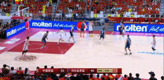火力压制！贺希宁传射建功 率队轰出14-0进攻高潮