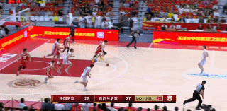 可惜啊！胡金秋持球反击一条龙 硬刚防守上篮不中