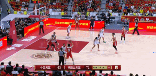 闲庭信步！焦泊乔持球单打 对抗防守转身跳投空心命中