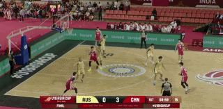 开局不错！张懿赵杰三分接球强投命中 中国U18男篮6-0领先