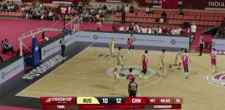 活力十足！李俊贤连续内线得手 帮助球队占据场上主动