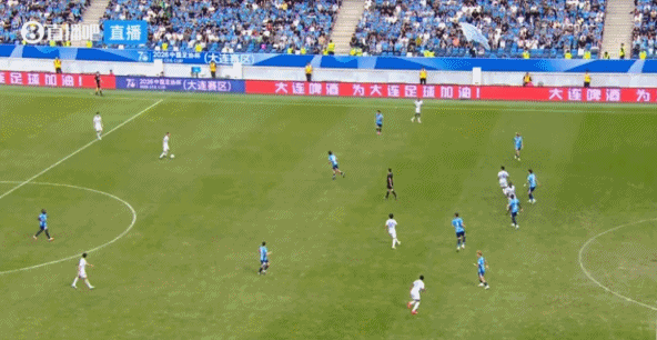 米内罗手脚并用冲撞毛伟杰，替补20分钟染红，双方均十人应战